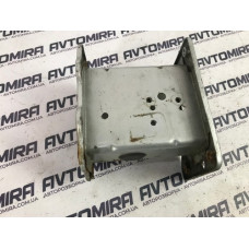 Кронштейн усилителя переднего бампера правый Hyundai i30 2007-2012 647201H010